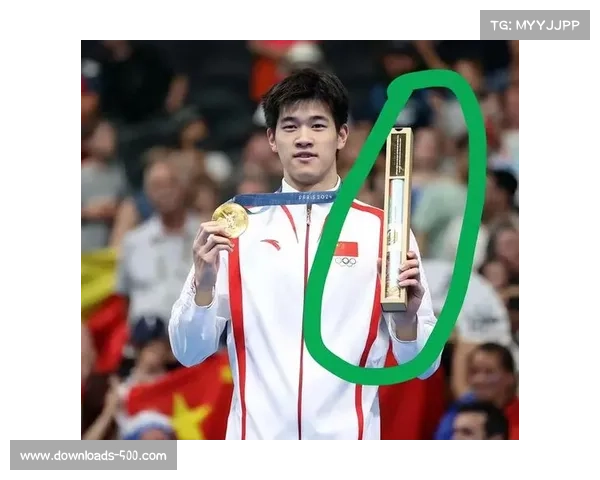 冠军赛现场：运动员试举前的深呼吸与观众凝神屏息的瞬间